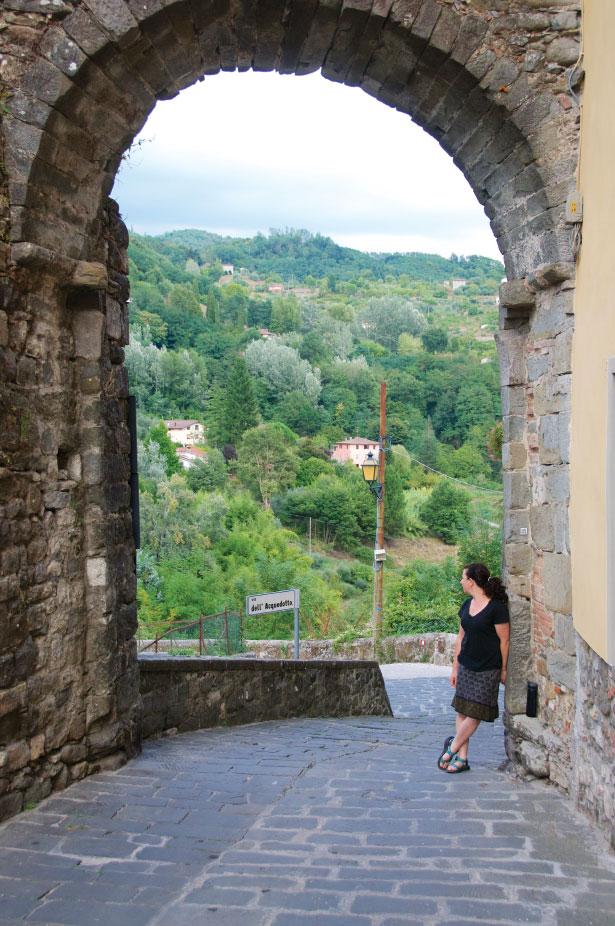  Hole in the wall: Porta Macchiaia, one of Barga’s medieval gates.