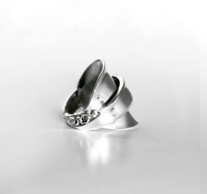 silver-whole-spoon-ring